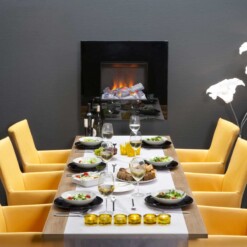 Installation de la cheminée chauffante Nissum dans une salle à manger