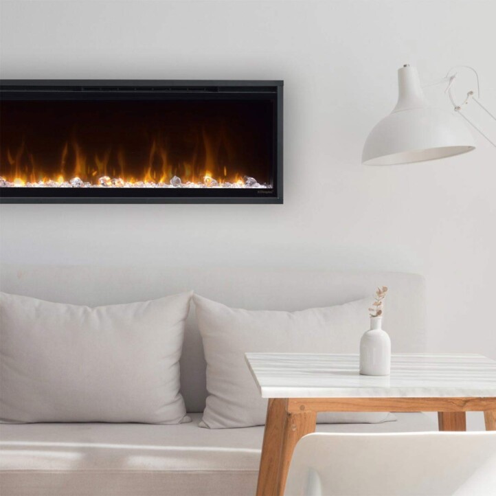 Cheminée électrique encastrable Ignite XL pour une idée décorative au dessus un sofa