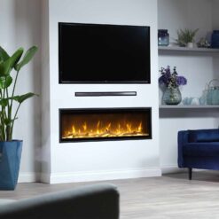 Cheminée électrique DImplex Ignite Evolve installée sous une télé